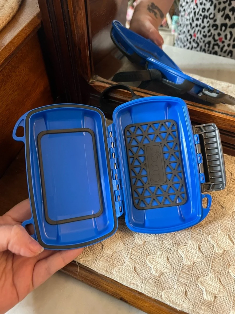 OTTERBOX Classic Pursuit 20 Dry Box for‎ Camping Water Sports Blue Black GUC